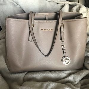 ✨Taupe Over-the-shoulder Michael Kors Handbag✨